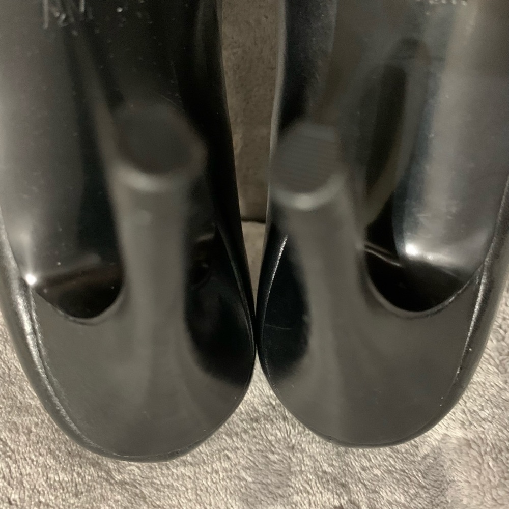 Like New - Guess Cheetah Stiletto Pumps
Size 7.5M - Picture 11 of 12